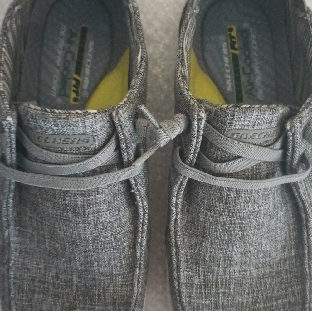 Skechers relaxed fit air-cooled memory foam men's slip-on shoes size 9